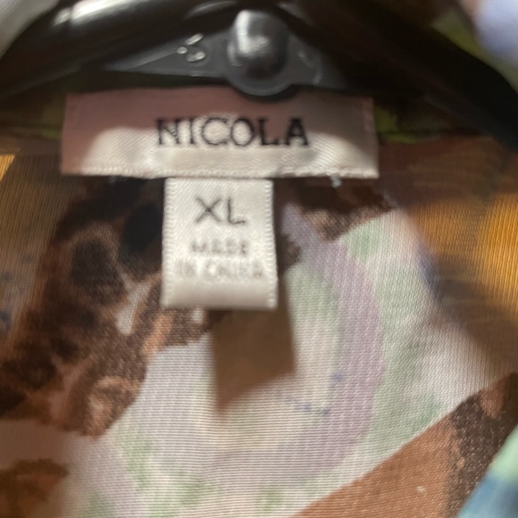 Sheer button up blouse with elongated cuff sleeve - Picture 2 of 11